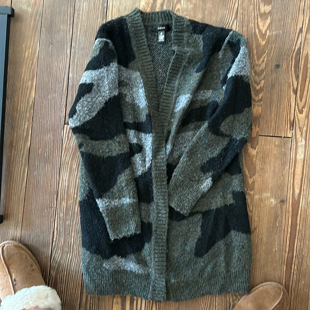 Lightly used camo warm cardigan